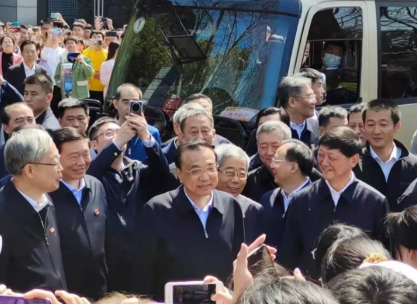 李總理江蘇考察，宇通T7全程服務(wù)護(hù)航！