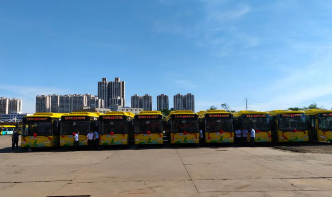 科技感up！全新上線，?？?98輛純電動(dòng)公交車投放至18條公交線路運(yùn)營