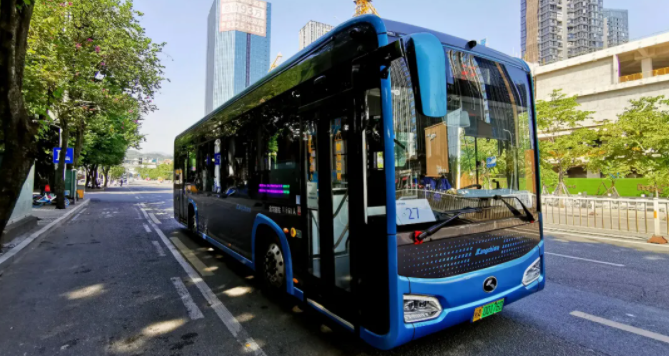 福州日?qǐng)?bào)：上車(chē)后需抬手！福州公交車(chē)上新“高科技”！