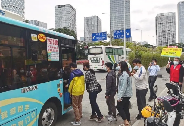 招手即停、按鈴即下，快捷又舒適！接駁巴士獲市民青睞