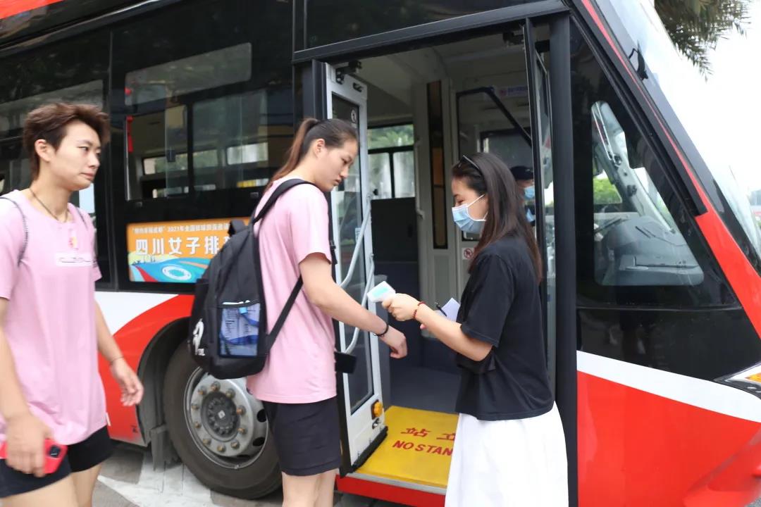 因?yàn)楣欢鴲凵弦蛔牵啥颊娴脑絹碓胶昧耍?圖10)