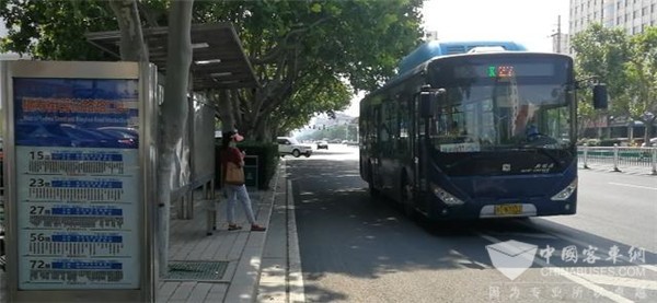 晚6點(diǎn)準(zhǔn)時(shí)發(fā)車(chē)！濰坊新增兩條“夜經(jīng)濟(jì)”公交專(zhuān)線(圖1)