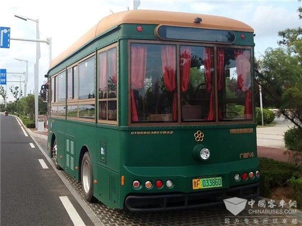美車襯美景 銀隆新能源仿古鐺鐺車入駐煙臺(tái)(圖4)