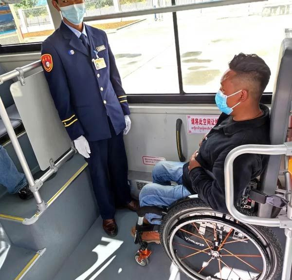 硬核！設(shè)輪椅專區(qū)，實(shí)現(xiàn)無障礙乘車，拉薩公交大站快線，直通車投運(yùn)了?！?(圖4)