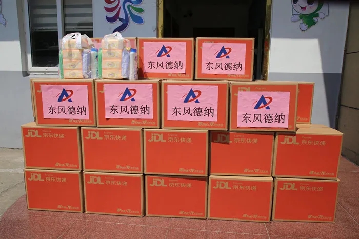東風(fēng)德納車(chē)橋開(kāi)展“關(guān)愛(ài)駕駛員 慰問(wèn)送一線(xiàn)”活動(dòng)，致敬烈日下最美“城市擺渡人”(圖3)