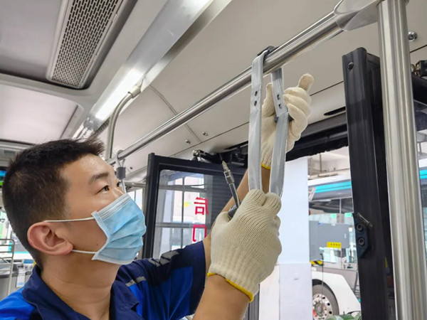 好消息！上海733輛“黑金剛”公交車將大變樣！車廂內(nèi)多了這些......(圖2)