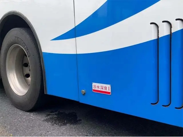 積水過線即報警！上海641輛公交車已裝涉水深度報警裝置(圖1)