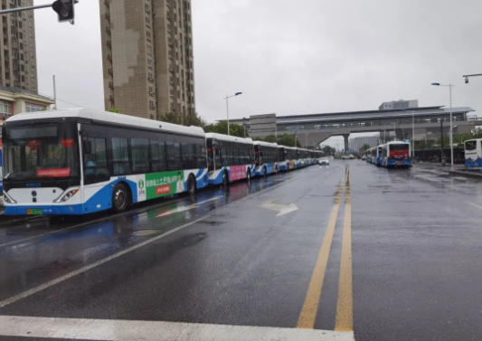 “燦都”來襲，浦東公交140輛車應(yīng)急執(zhí)行配套軌交停運接駁輸運任務(wù)(圖2)