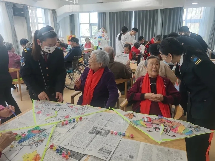 尊老敬老，濟南公交“紅襪子”愛心志愿服務隊成立(圖2)