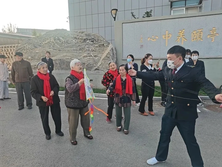 尊老敬老，濟南公交“紅襪子”愛心志愿服務隊成立(圖3)