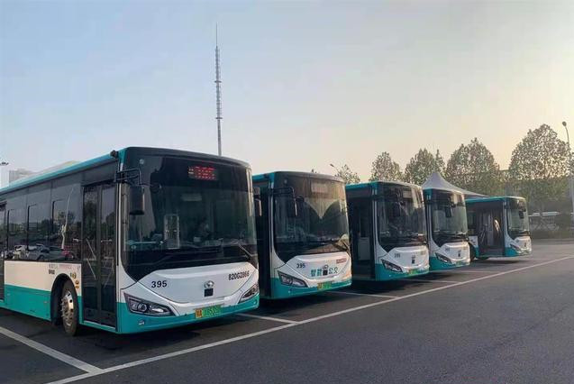 終于來了！武漢首臺智能公交車正式上路(圖1)