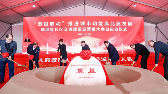 16輛氫動力公交投運(yùn)，一批重點(diǎn)項目集中啟動……臨港新片區(qū)加速完善綜合交通體系(圖1)
