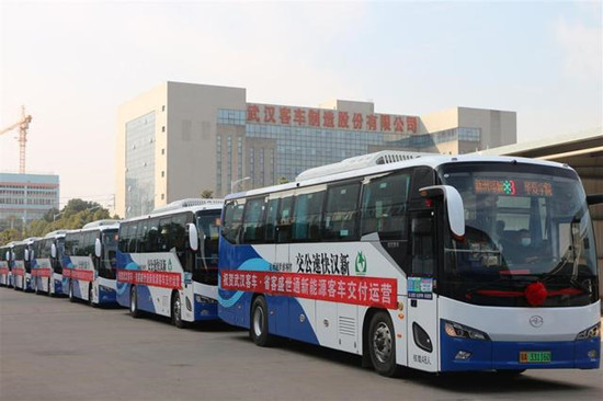 武漢產(chǎn)！湖北首批無站立區(qū)豪華公路版公交車上線運營(圖1)