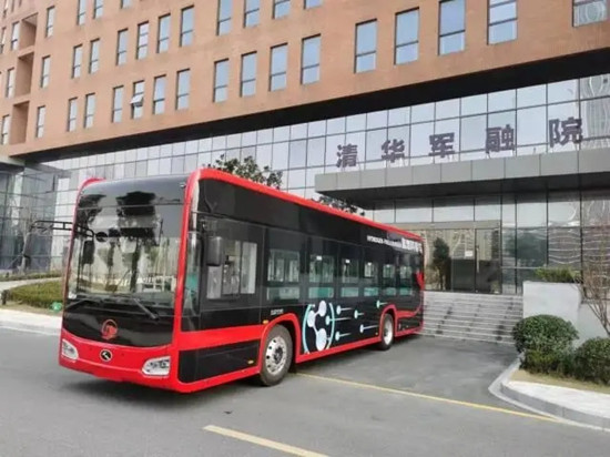 減重2.5噸，全國首臺(tái)碳纖維復(fù)材輕量化氫能客車在海鹽下線(圖2)