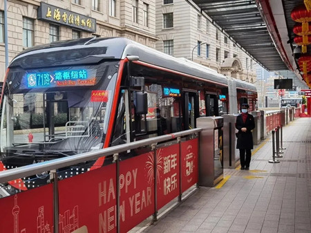 注意！公交車上禁食禁手機(jī)外放聲音，情節(jié)嚴(yán)重可報(bào)警(圖1)