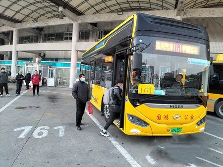 浙江嘉興市本級(jí)首條氫能源公交車示范線投入運(yùn)營(yíng)(圖1)