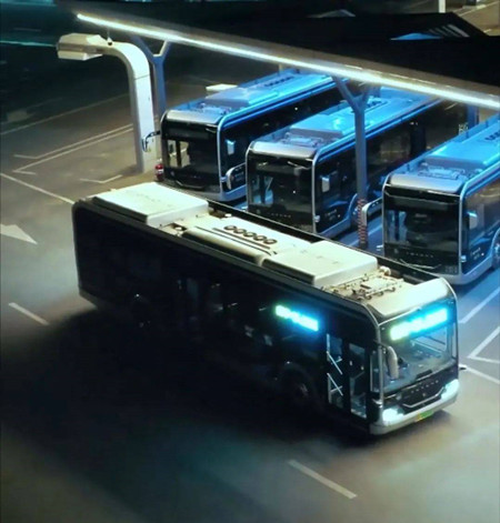 自動停車、自動充電、自動發(fā)車，這座公交總站上演“魔幻大片”(圖3)