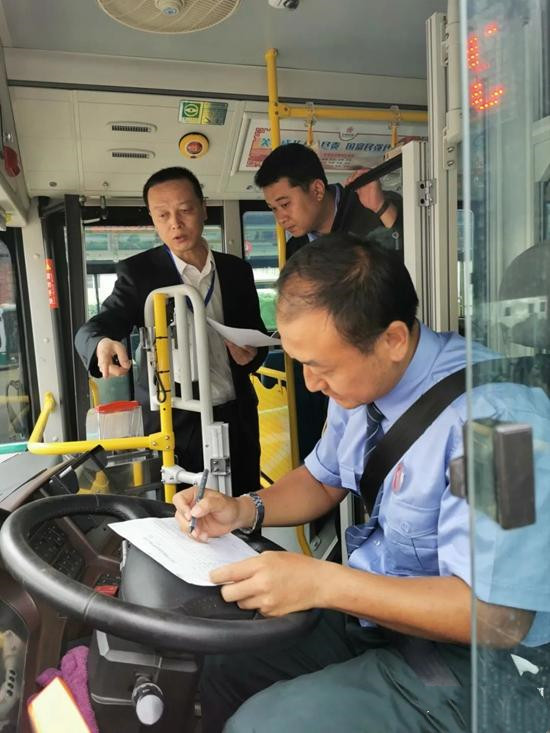 為安全服務(wù)管理賦能！昆明公交推行車長“雙清單”管理規(guī)定隨記(圖3)